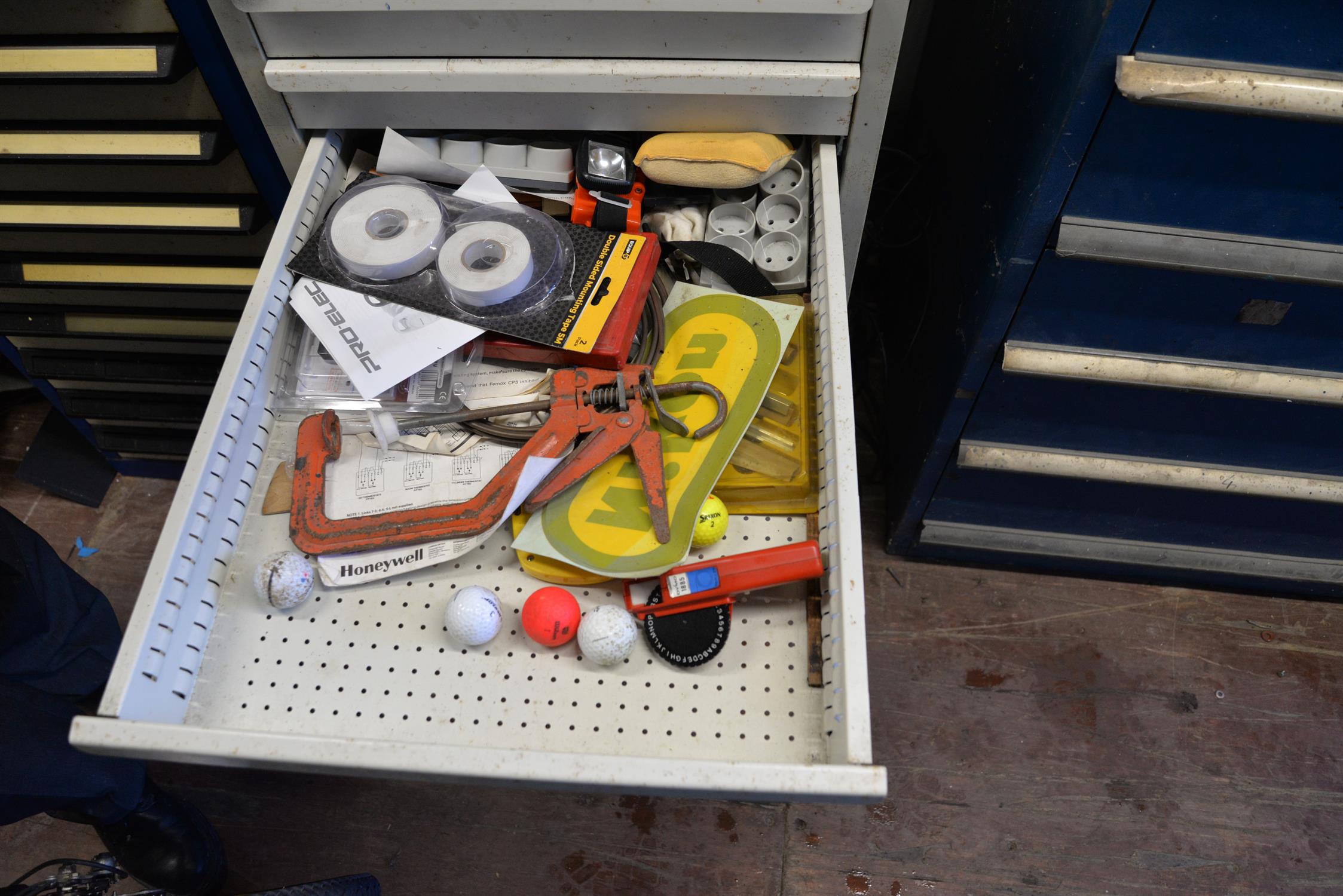 A Polstore grey metal workshop cabinet of seven drawers full of fittings etc. Measurements: H. - Image 4 of 8