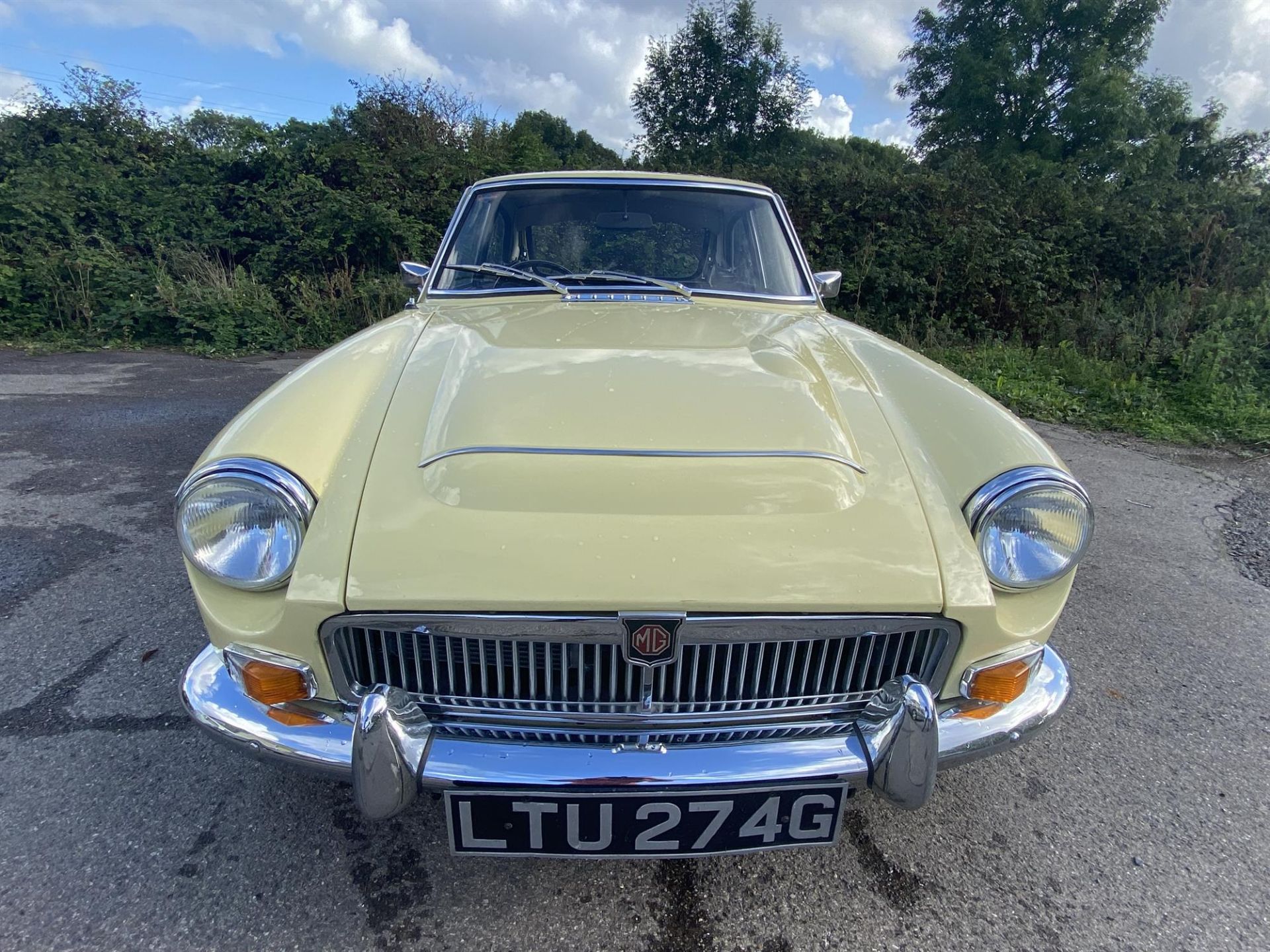 1969 MGC GT. Registration number: LTU 274G - Finished in Primrose yellow, with full black leather - Image 18 of 22