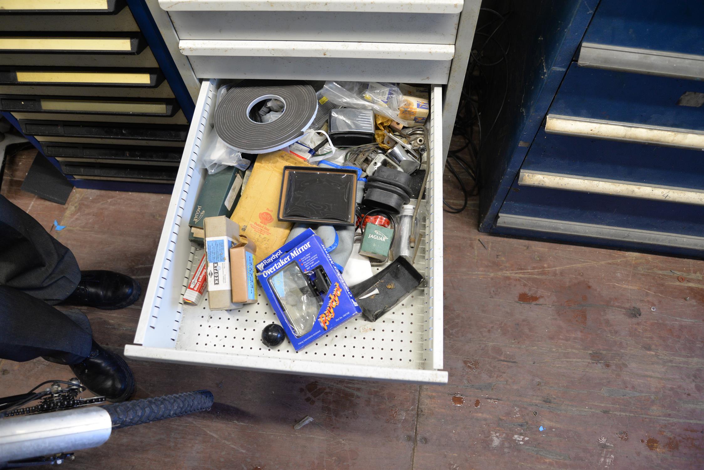 A Polstore grey metal workshop cabinet of seven drawers full of fittings etc. Measurements: H. - Image 6 of 8