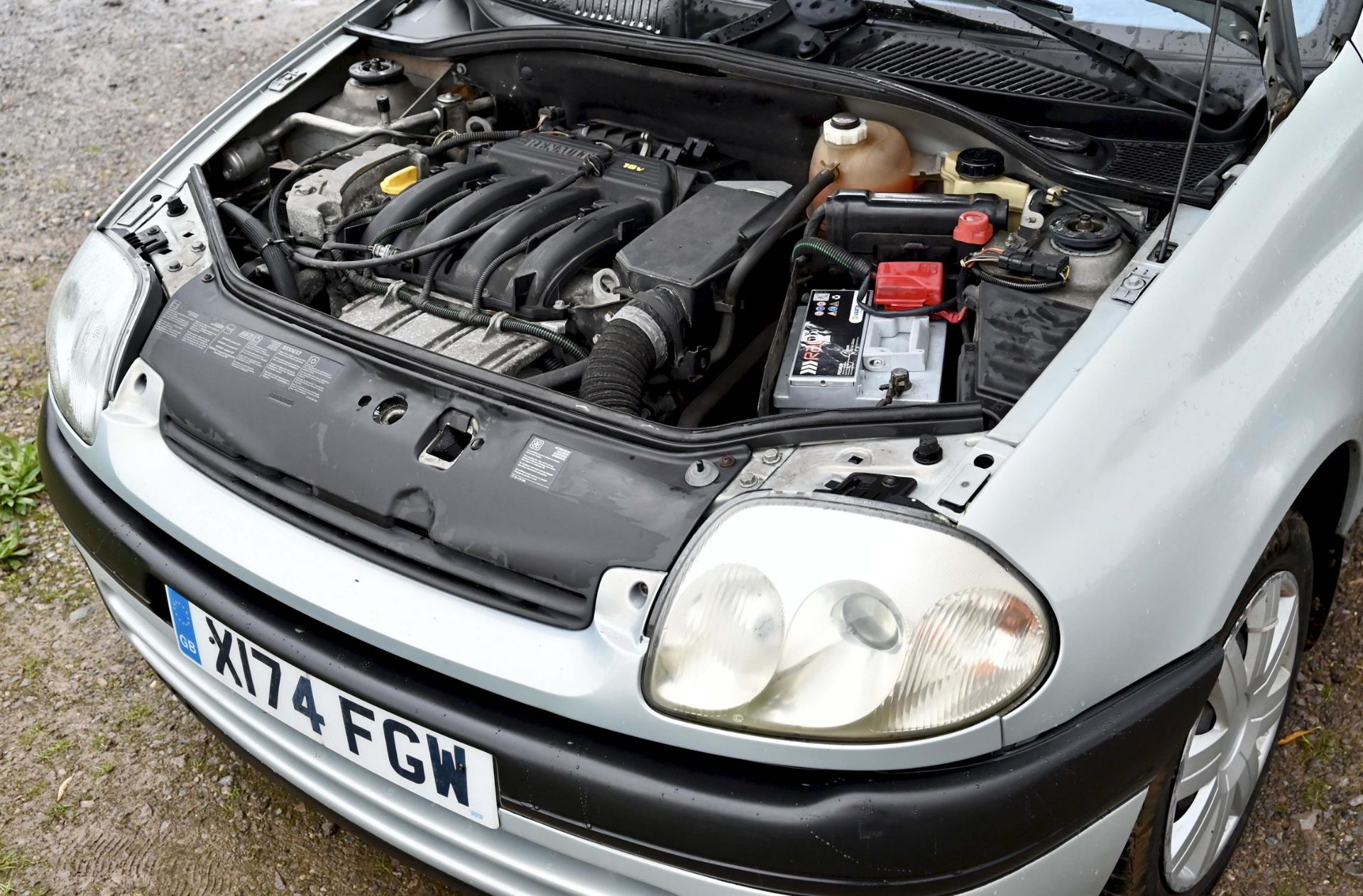 2000 Renault Clio 1.4 Etoile Hatchback. Registration number X174 FGW - Petrol, 5-Speed Manual. - Image 9 of 13