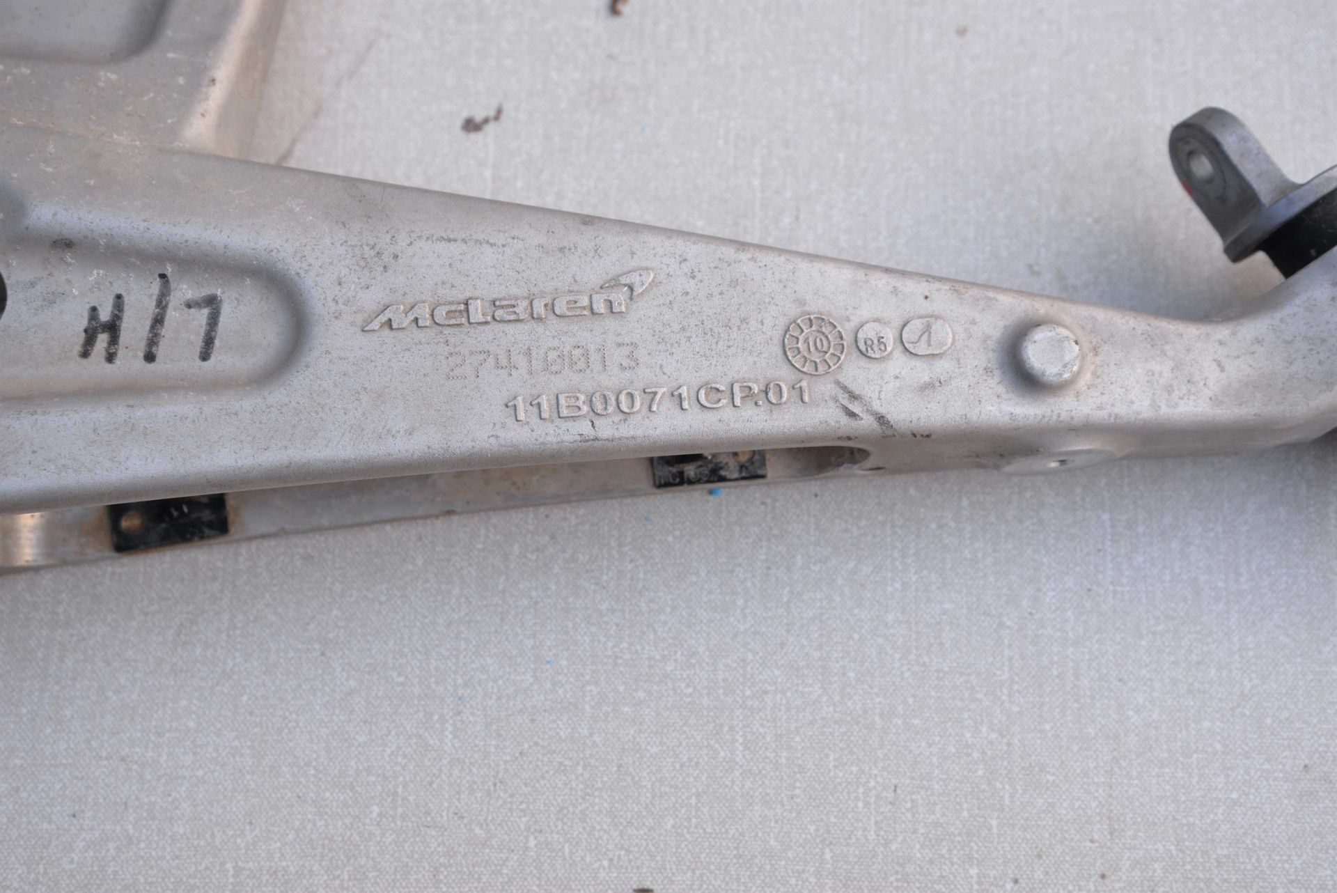 A McLaren left hand Trailing Arm Product code 11B0071CP01 - Image 2 of 3