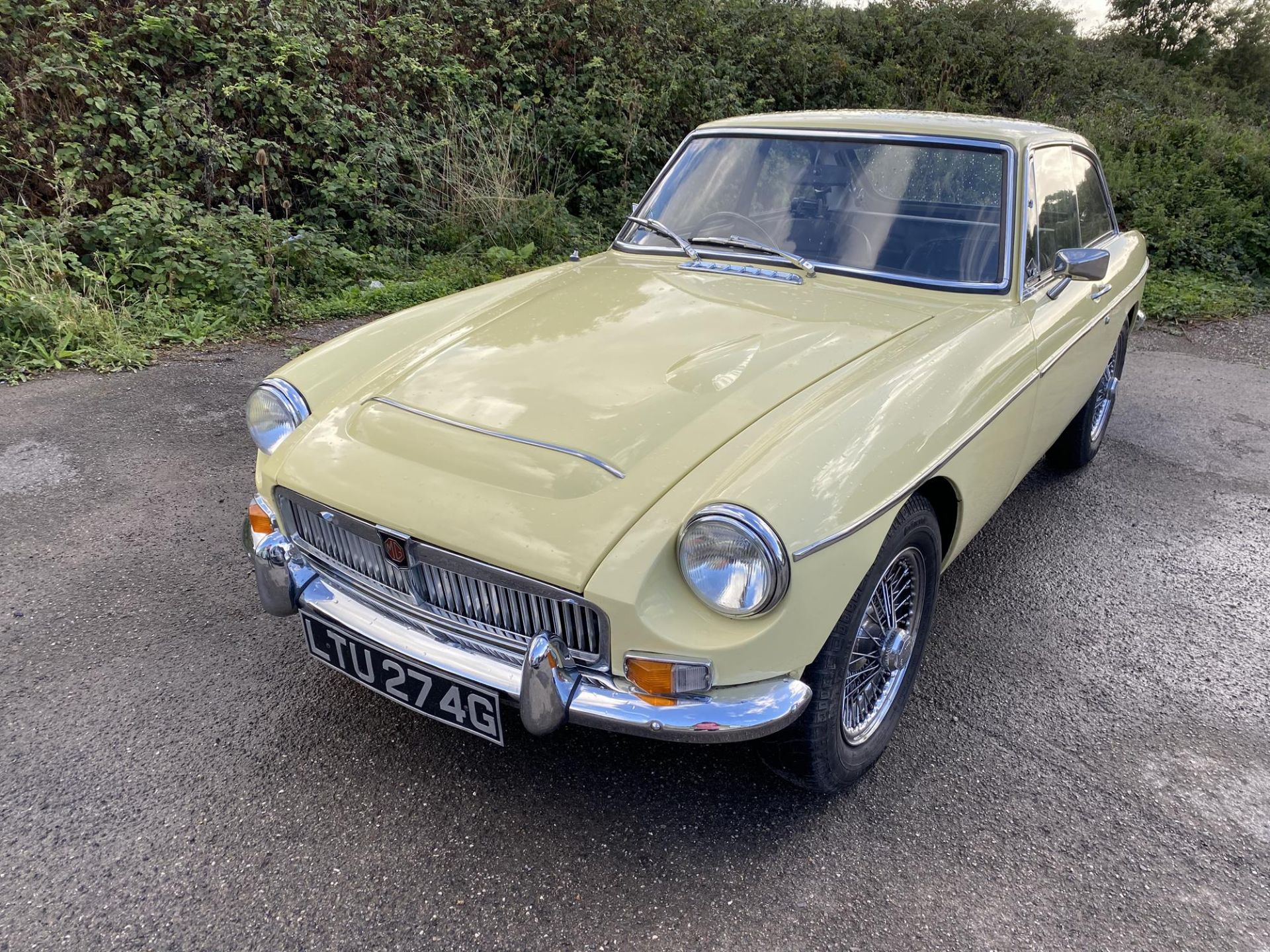 1969 MGC GT. Registration number: LTU 274G - Finished in Primrose yellow, with full black leather - Image 6 of 22