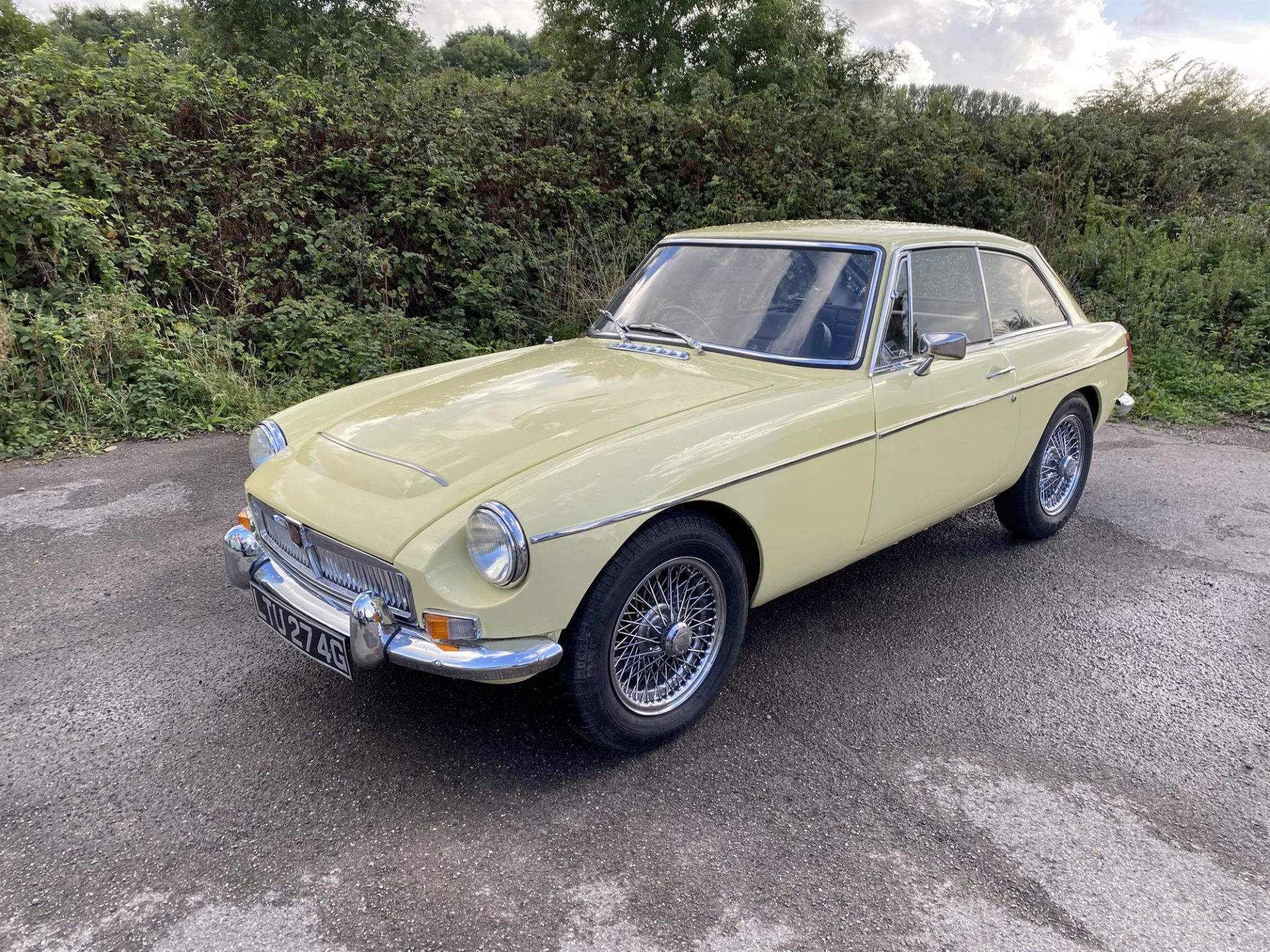 1969 MGC GT. Registration number: LTU 274G - Finished in Primrose yellow, with full black leather - Image 5 of 22