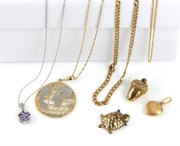Selection of gold jewellery, including a heart charm/pendant in 18ct yellow gold,