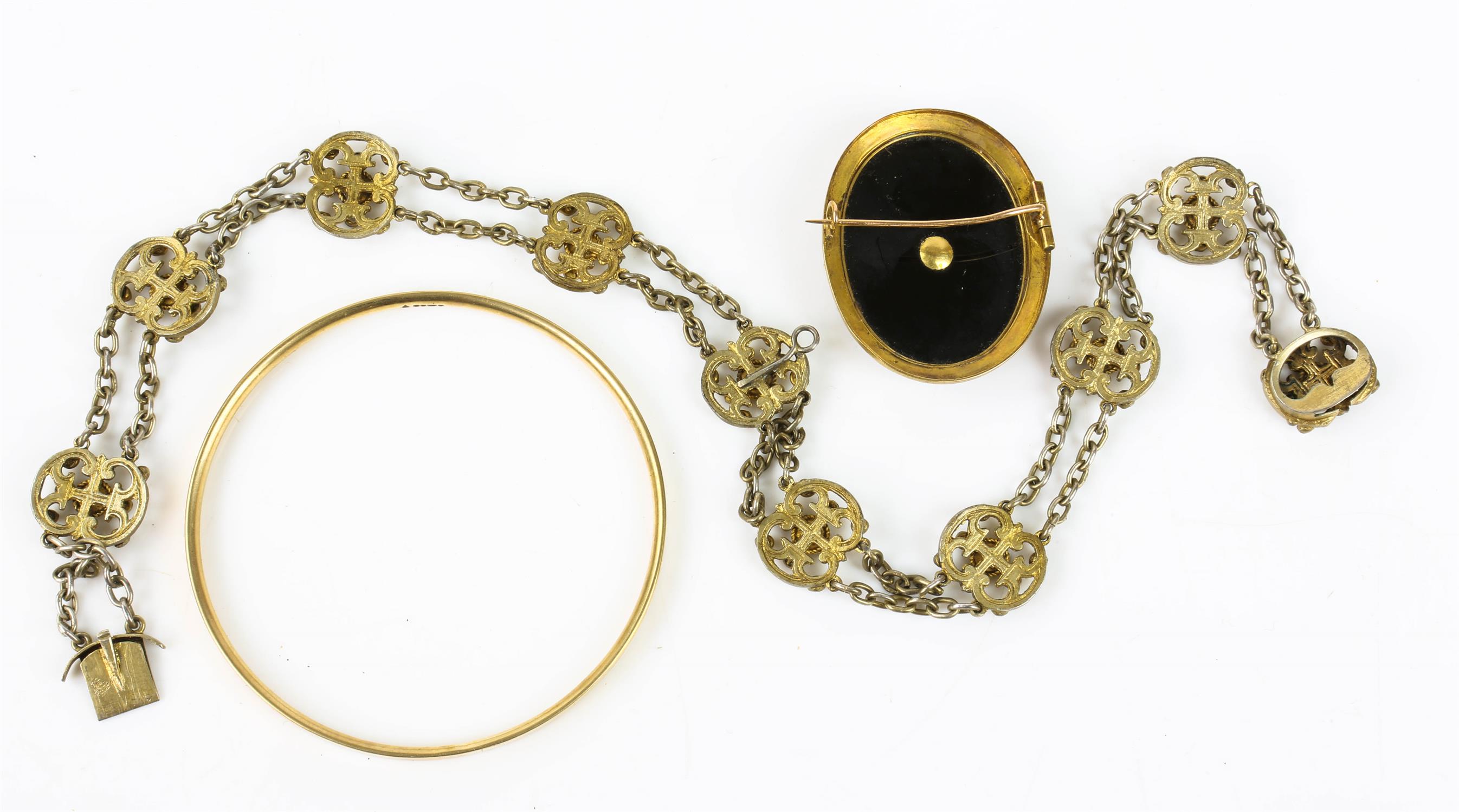 Bangle brooch and necklace, 9ct stamped bangle, onyx oval brooch with central pearl set in tested - Image 2 of 2