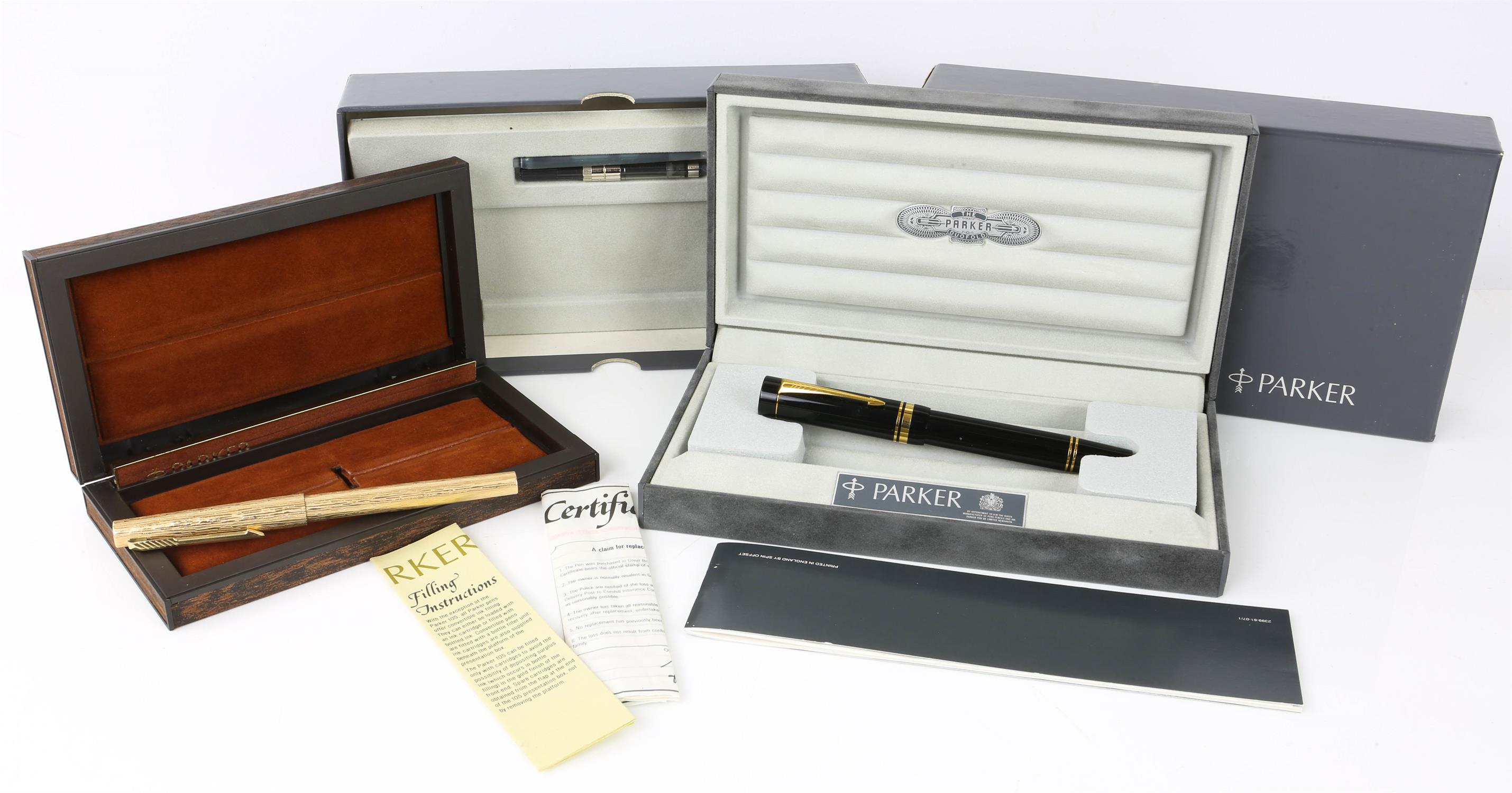 Parker Duofold pens, Fountain pen with 18ct nib, in black with black barrel and cap,