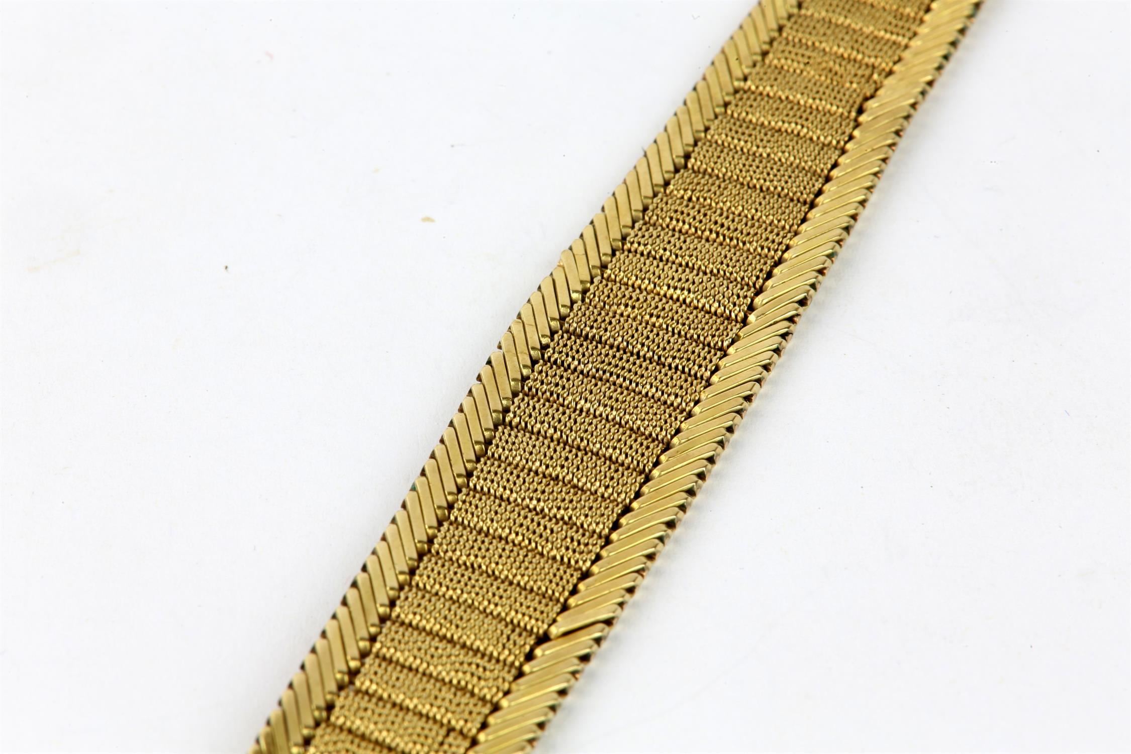 Fancy link gold bracelet, a tapered mesh panel design with diagonal bar design edging, - Image 4 of 4