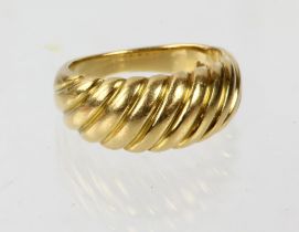 Gold ring with a diagonal design, in stamped 18ct yellow gold, ring size I