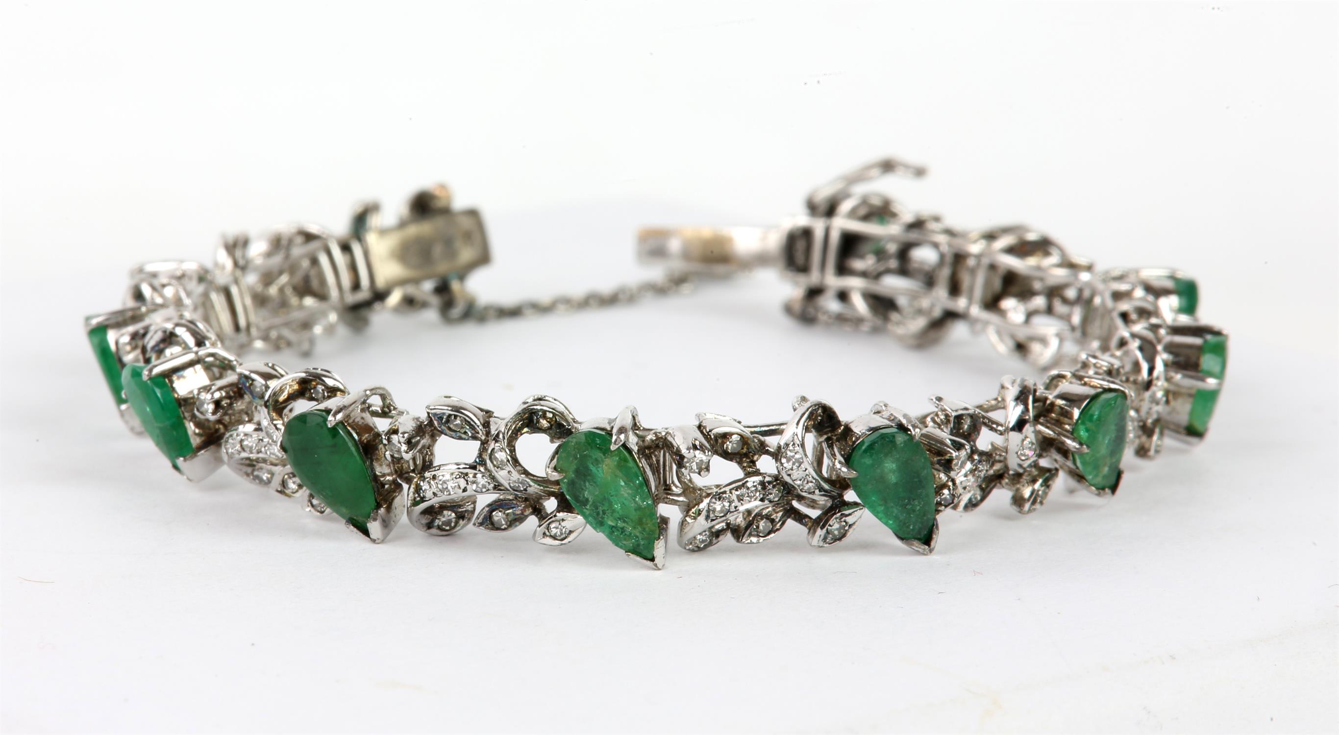 Emerald and diamond line bracelet, twelve pear shaped emeralds separated by a foliate design set - Image 3 of 4