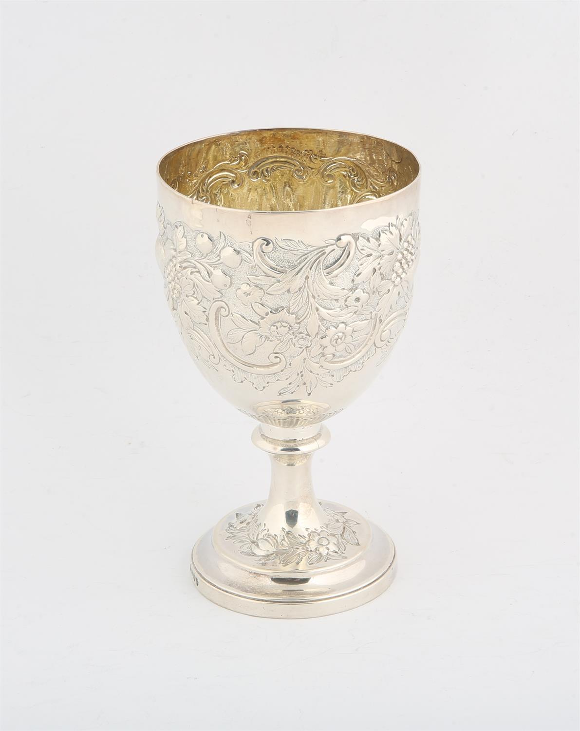 Geprge III silver goblet with embosssed flower and foliage decoration, 16 cms high, London 1800,