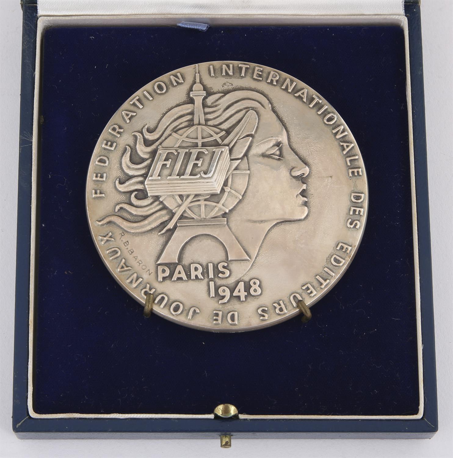 R Baron medallion Paris 1948, and Den Haag 30th anniversary 1978 in French case, 8 cms diam - Image 3 of 6