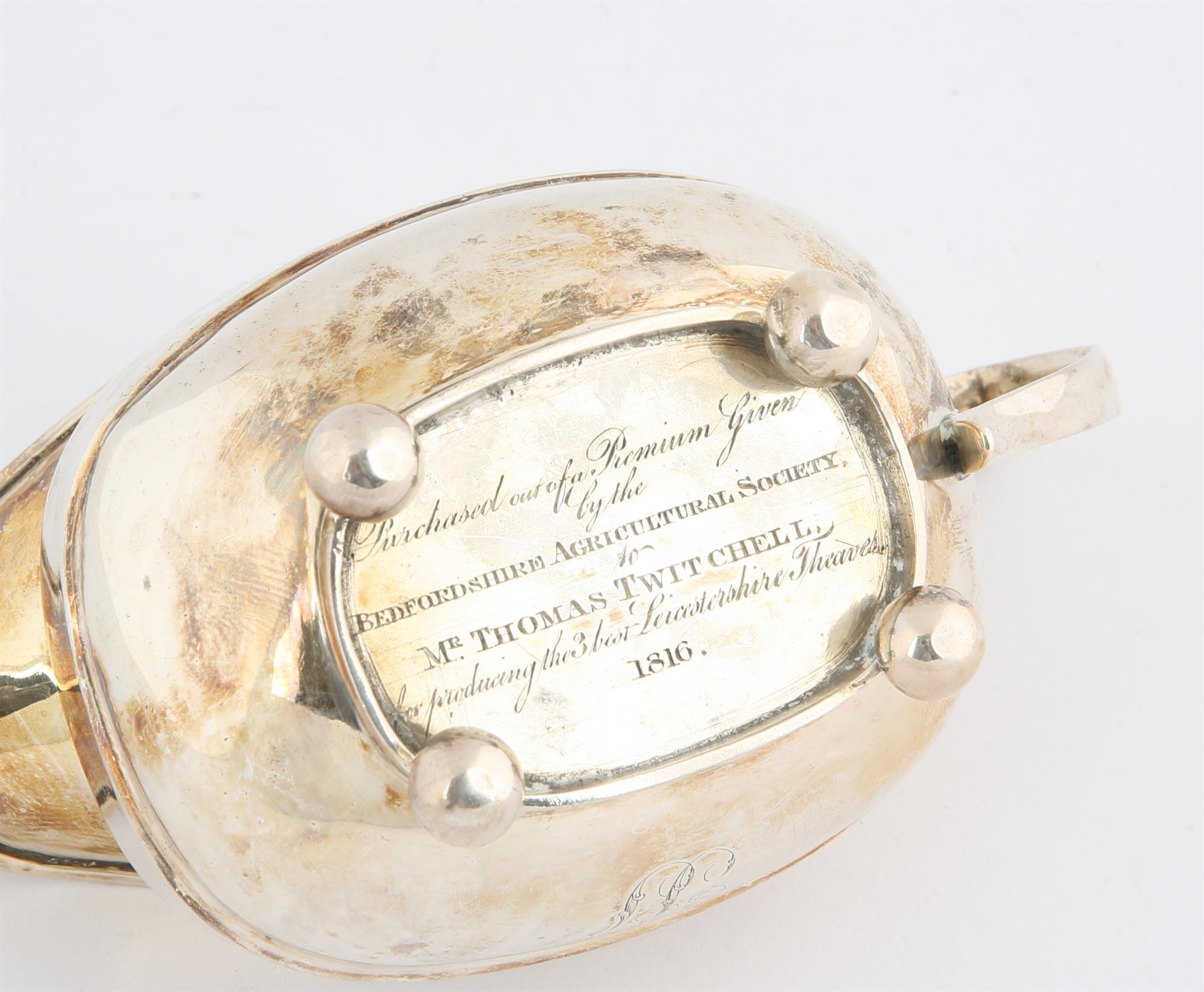George III silver flat bottom cream jug, on ball feet. the base with contemporary presentation - Image 2 of 3