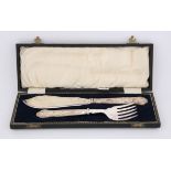 20th century silver handled fish servers in case SILVER COLLECTION OF SIR RAY TINDLE CBE DL