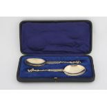 Victorian cased set of two apostle spoons by Edward Pairpoint London 1878, 4.3 ozs 134 grams