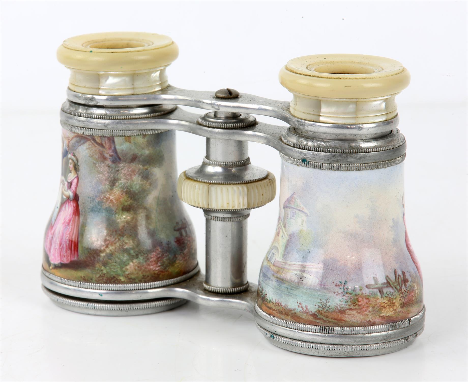 Pair of early 20th century mother of pearl and enamelled opera glasses, decorated with figures in a - Bild 2 aus 5