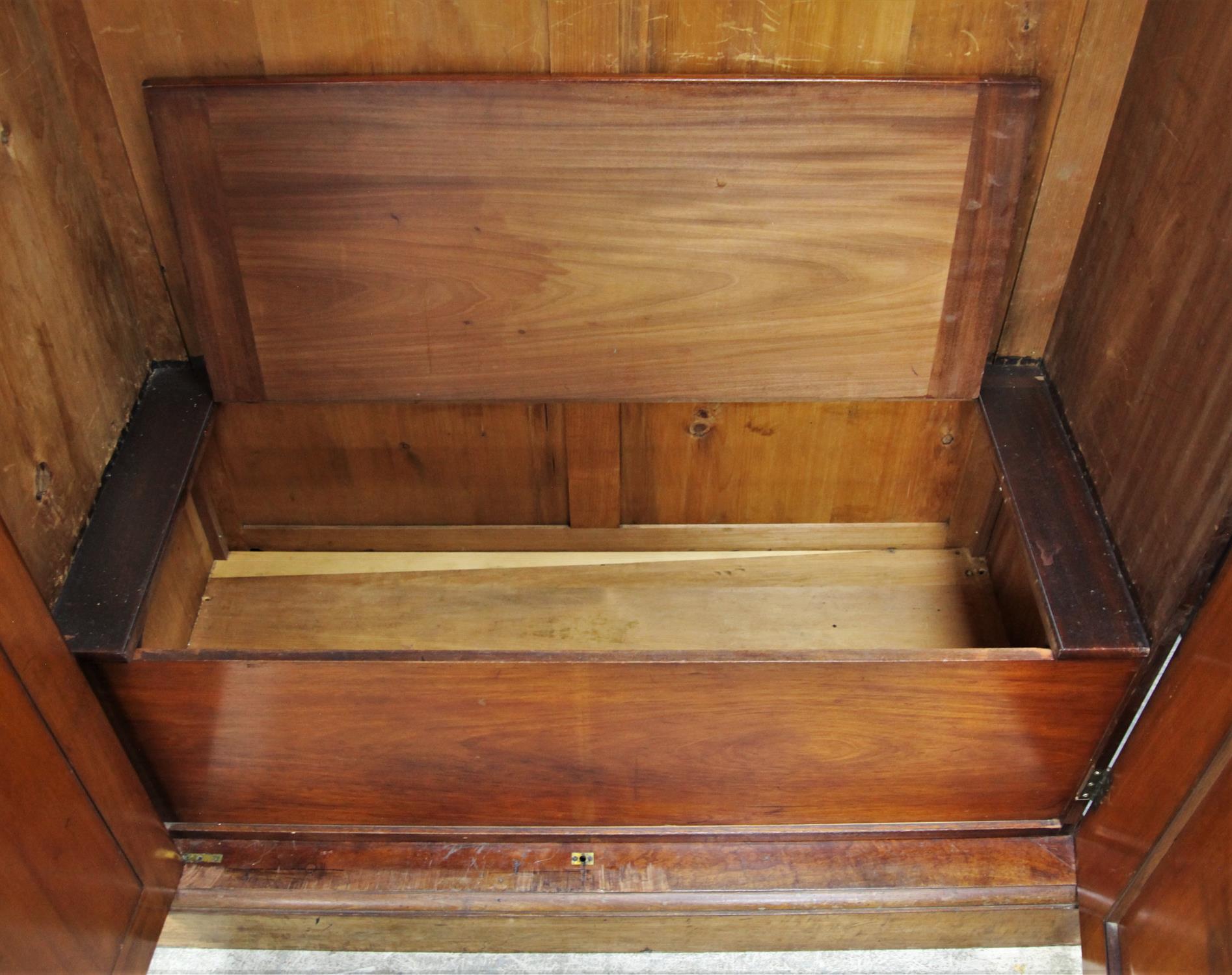 A Victorian Mahogany veneered Wardrobe/Compactum, Cornice over four doors, the central two doors - Image 7 of 8