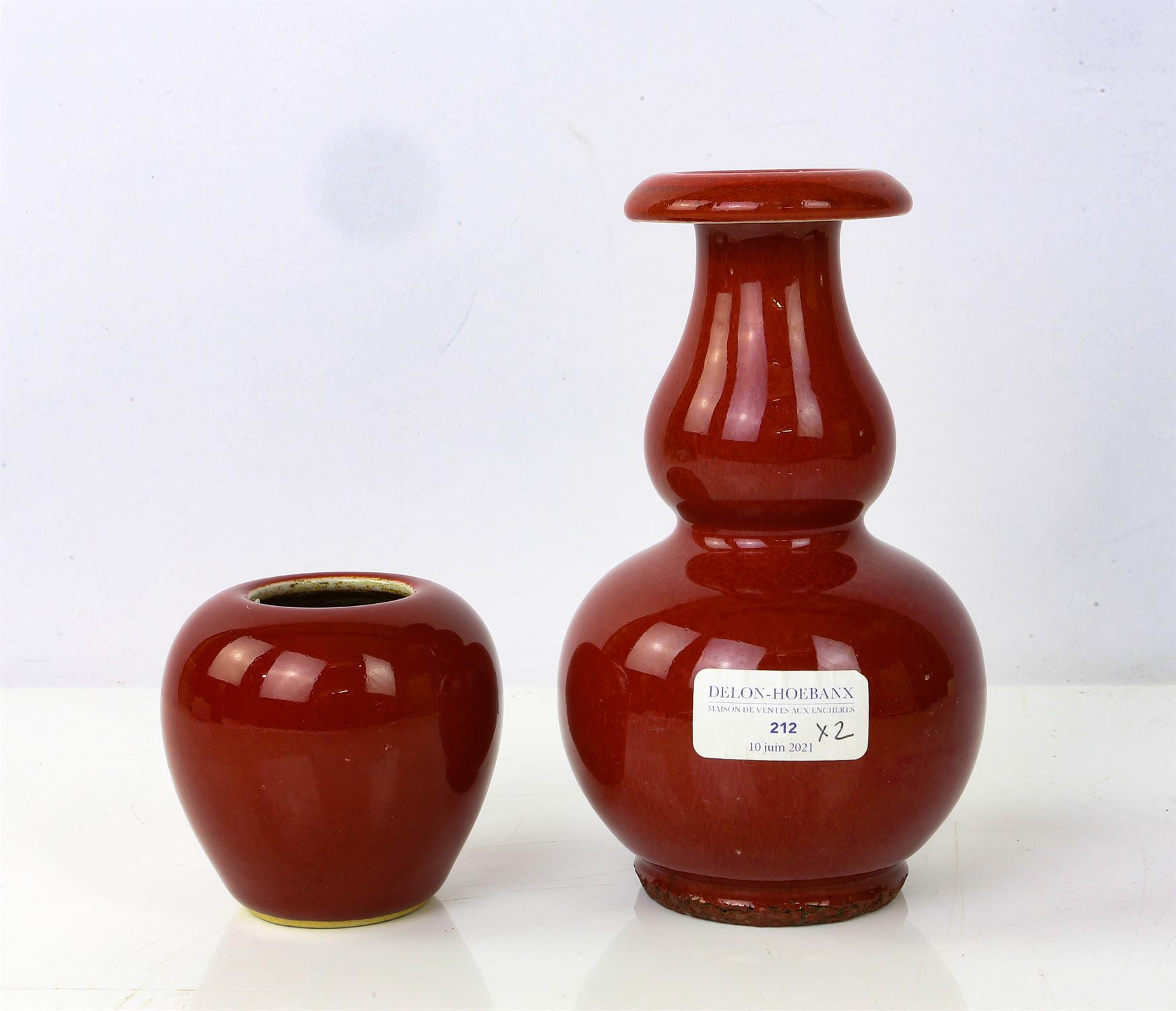 Chinese Ox blood double gourd vase with flared rim 16.5cm high, and a ovoid brush pot 7.5cm high, - Image 4 of 7