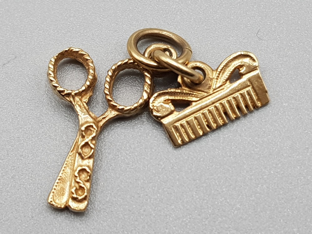 9ct gold barbers scissors & comb pendant/charm, 1.3g