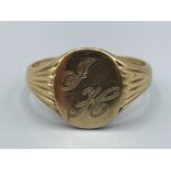 Gents 9ct gold signet ring. 5.6g Size 7
