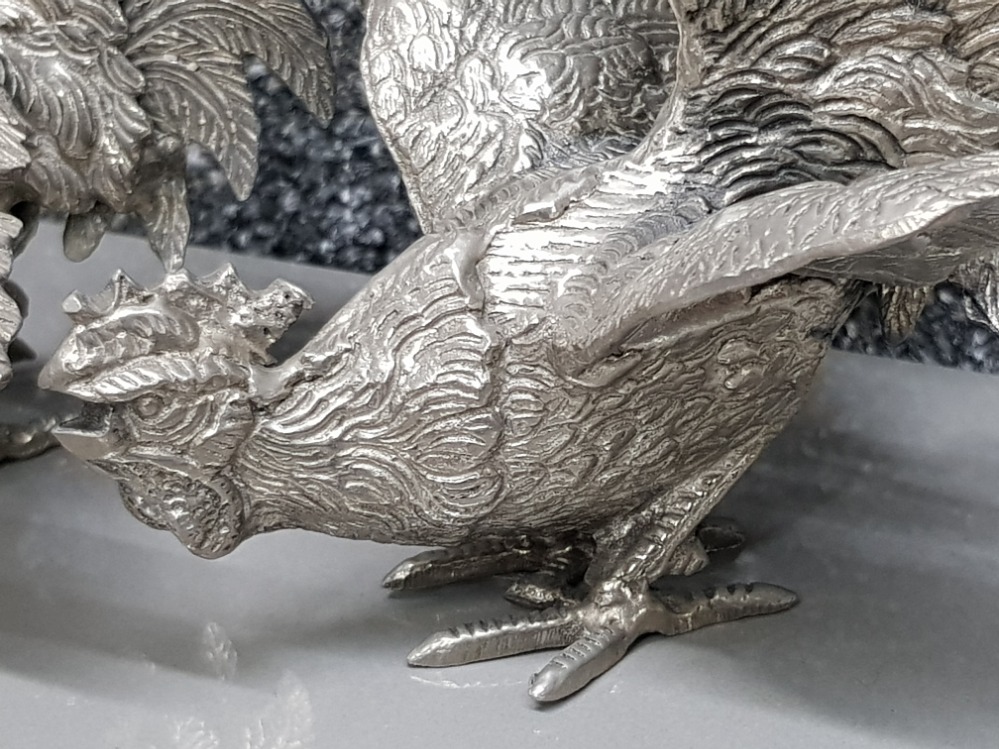 Pair of white metal cockerel ornaments - Image 3 of 3