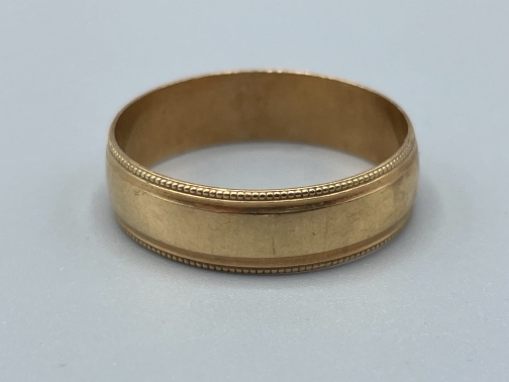 Gents 9ct gold band ring. 4.1g Size 1