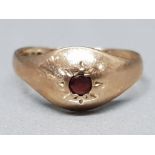 9ct yellow gold & red stone ring, size M, 1.2g gross