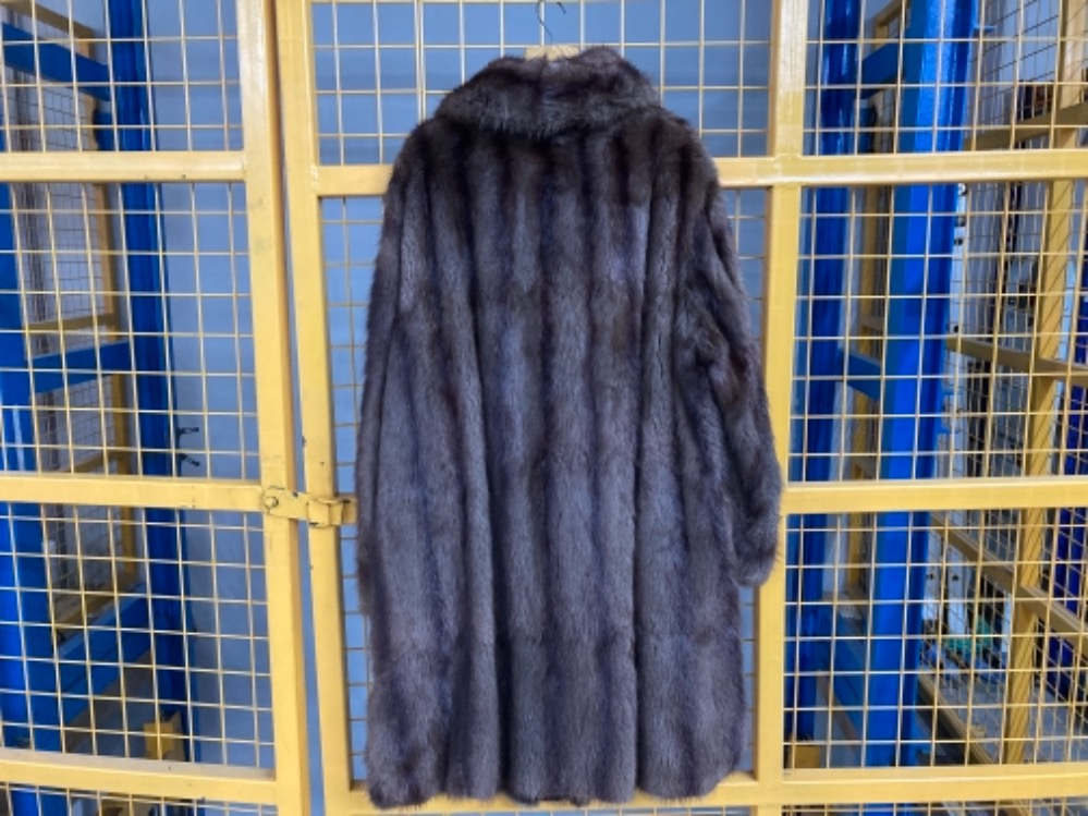A ladies brown fur 3/4 length coat - Image 2 of 2