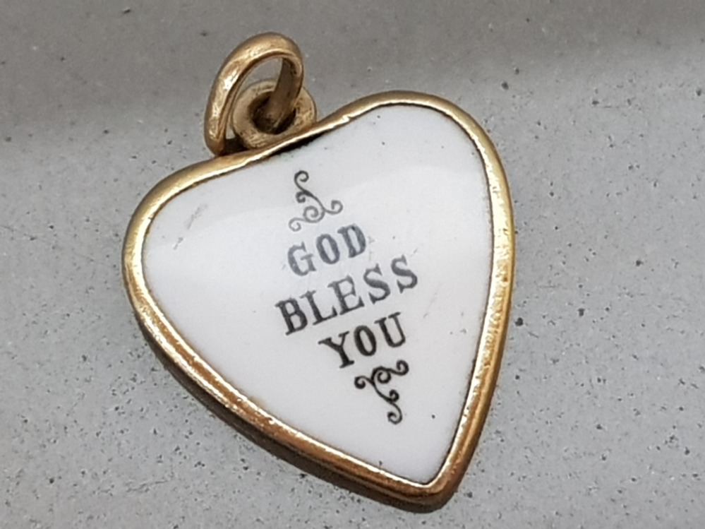 14ct gold heart shaped cherub/angel pendant charm, 1g - Image 2 of 2