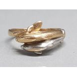 9ct gold two Dolphin ring, size O, 3g