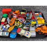 Tray of Matchbox toy cars (mainly diecast, some plastic) including small vintage racing cars