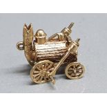 Vintage 9ct gold moveable steam engine, 6.2g