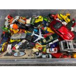 Box lot containing a large quantity of miscellaneous die cast cars including makers matchbox &