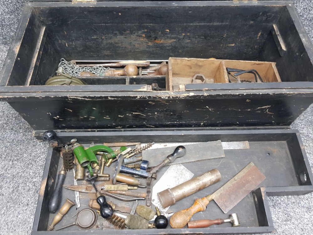 Vintage painted pine tool box with various gun smiths/bullet making tools and equipment - Image 2 of 3