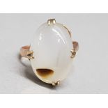 9ct gold & cabochon moonstone ring, size M, 3.5g gross