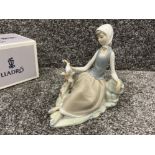 Lladro 4660 ‘Girl sitting with dove’ in good condition