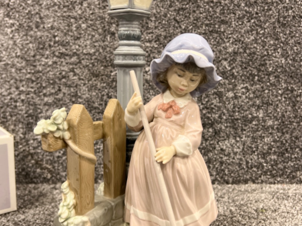 Lladro 5286 ‘Fall clean up’ in good condition - Image 3 of 6