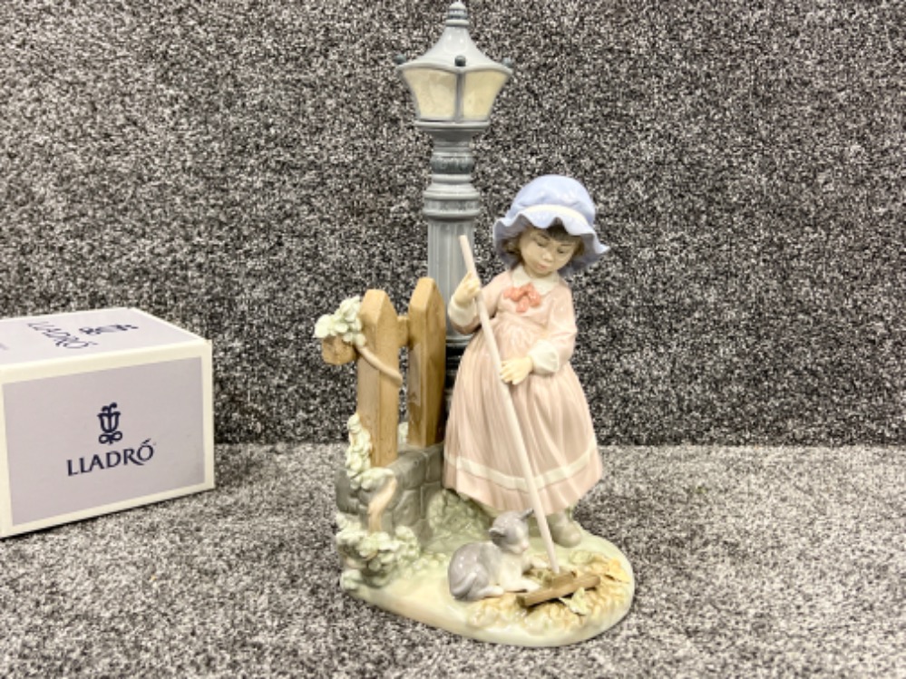 Lladro 5286 ‘Fall clean up’ in good condition