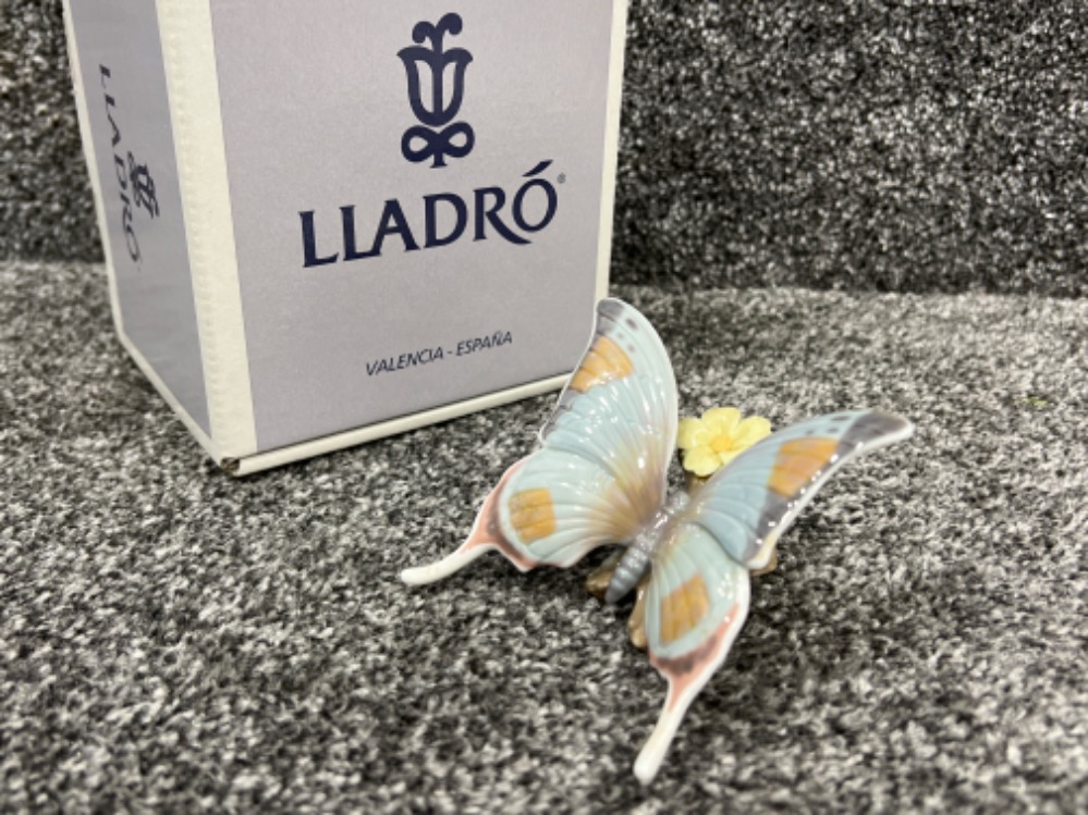 Lladro 6703 ‘From nature’s Palette’ in good condition and original box