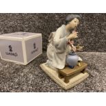 Lladro 4840 ‘Flower arranging’ in good condition