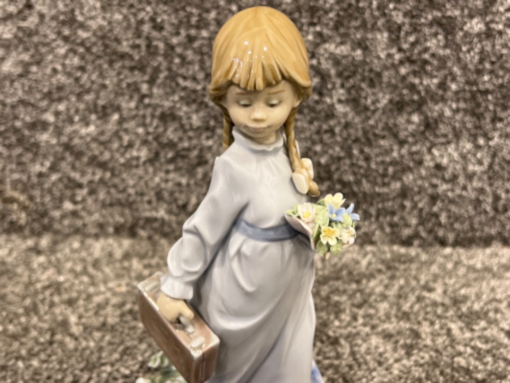 Lladro 7604 ‘School days’ in good condition - Image 3 of 5