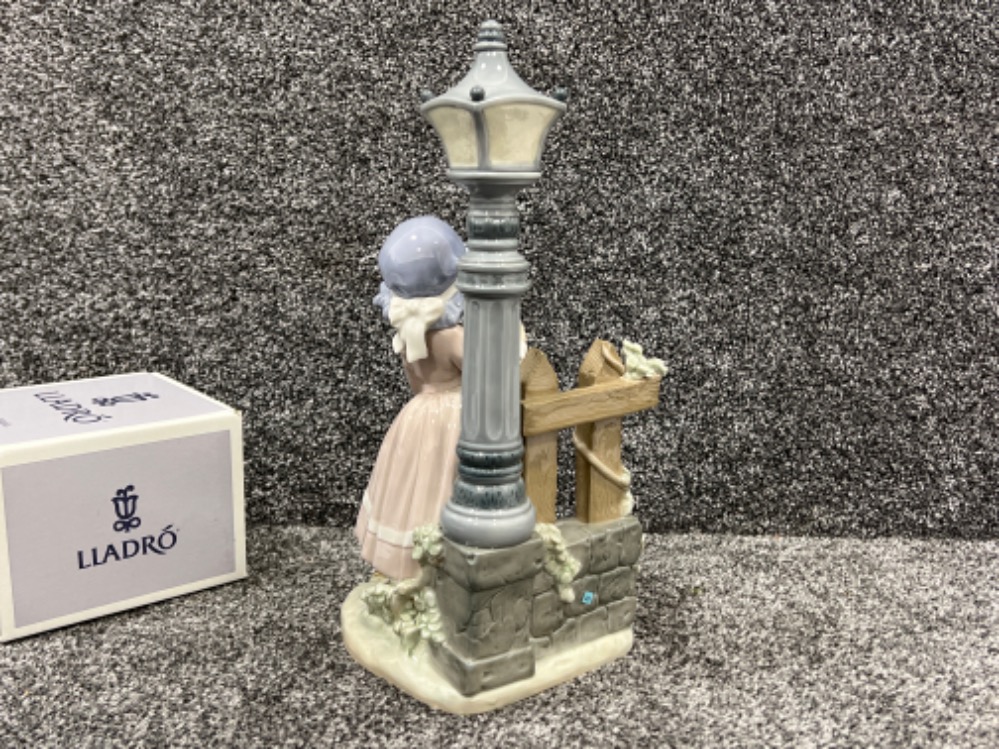 Lladro 5286 ‘Fall clean up’ in good condition - Image 5 of 6