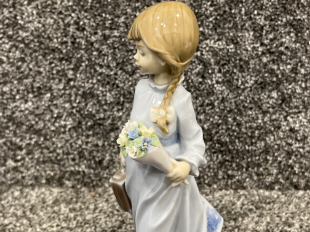 Lladro 7604 ‘School days’ in good condition - Image 4 of 5