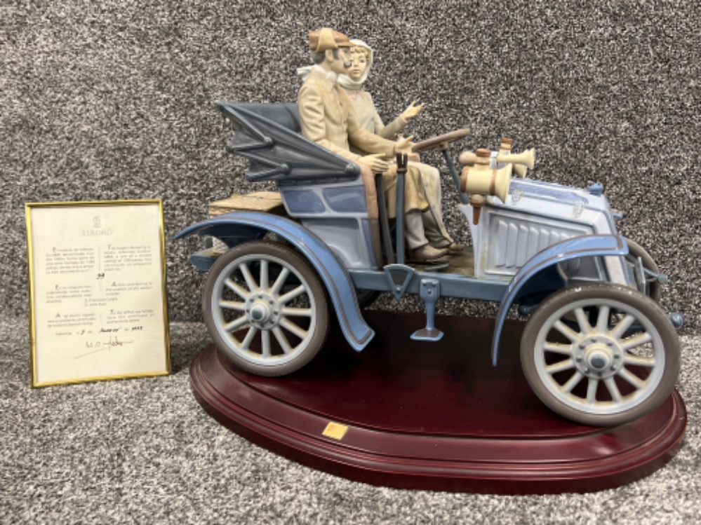 Lladro signed limited edition 5884 ‘Motoring in style’ in good condition with certificate. 39/1500