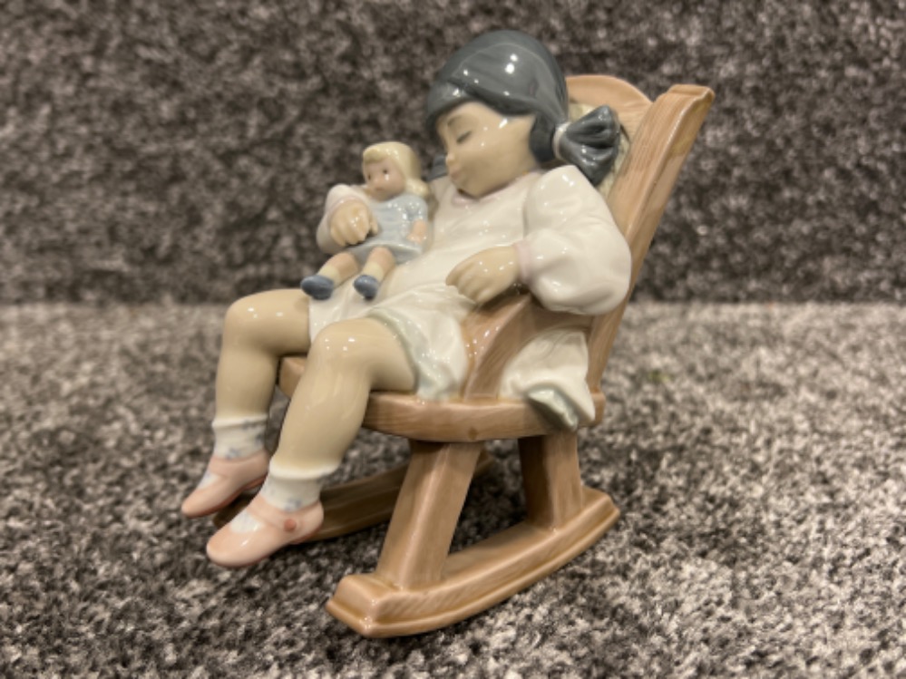 Lladro 5448 ‘Nap time’ in good condition - Image 3 of 4