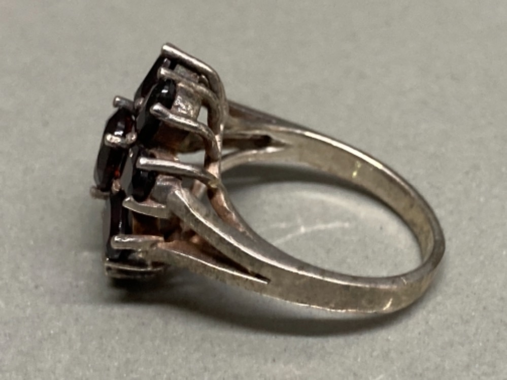 Silver nine stone garnet cluster ring 7.1g gross size R - Image 3 of 3