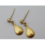 9ct gold shell pattern drop earrings, 0.7g