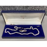 Cultured Pearl 2 piece set includes necklace with 9ct gold clasp & 9ct gold brooch with