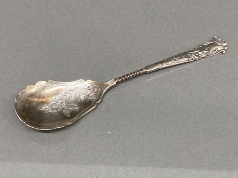 An Edward VII silver caddy spoon by C W Fletcher & Son Ltd, Sheffield 1905 16.2g