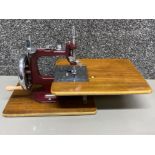 Vintage miniature sewing machine - working mechanism