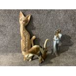 Two cat sculptures and a couple embracing